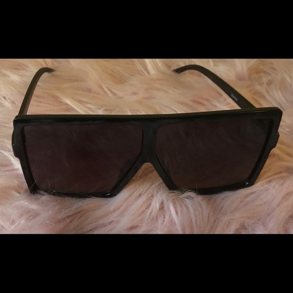 Sunglasses - Picture 3 of 4
